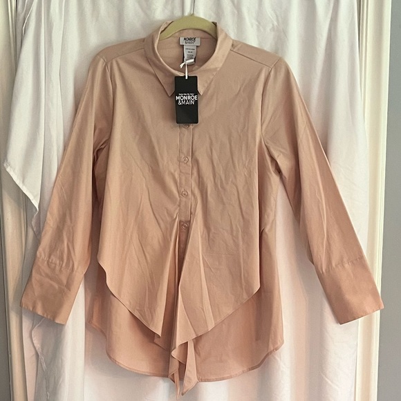 NWT Woman’s Medium Monroe & Main button down shirt $22 - Picture 1 of 6